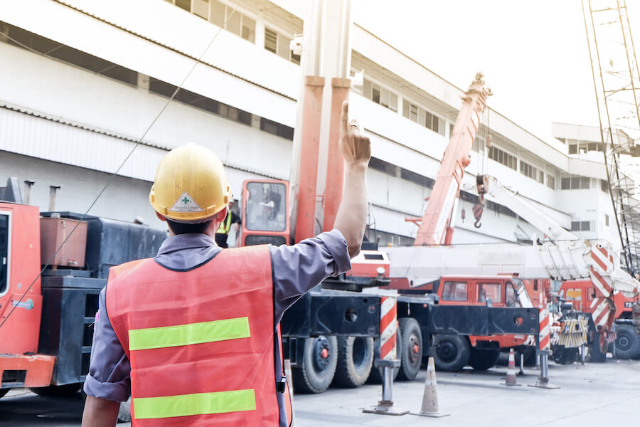 SAFETY TIPS TO FOLLOW WHILE OPERATING A CRANE