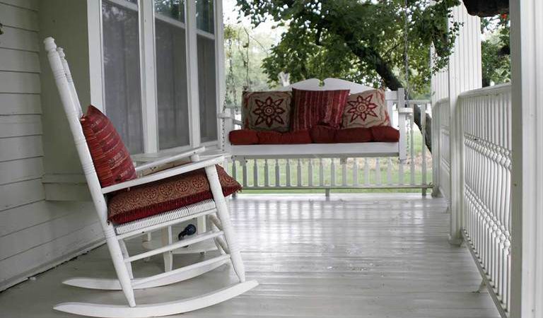 Considerations for Your Porch Swing